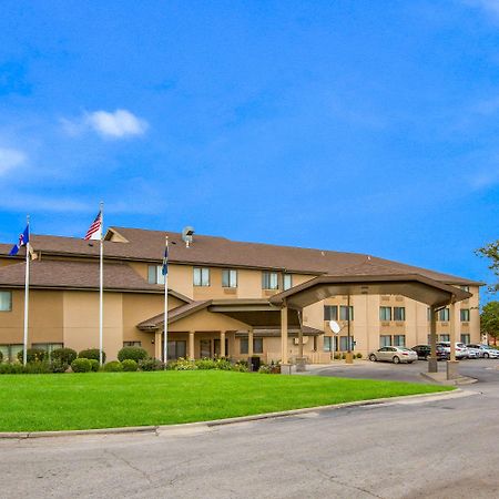 Quality Inn & Suites Lawrence - University Area Екстериор снимка