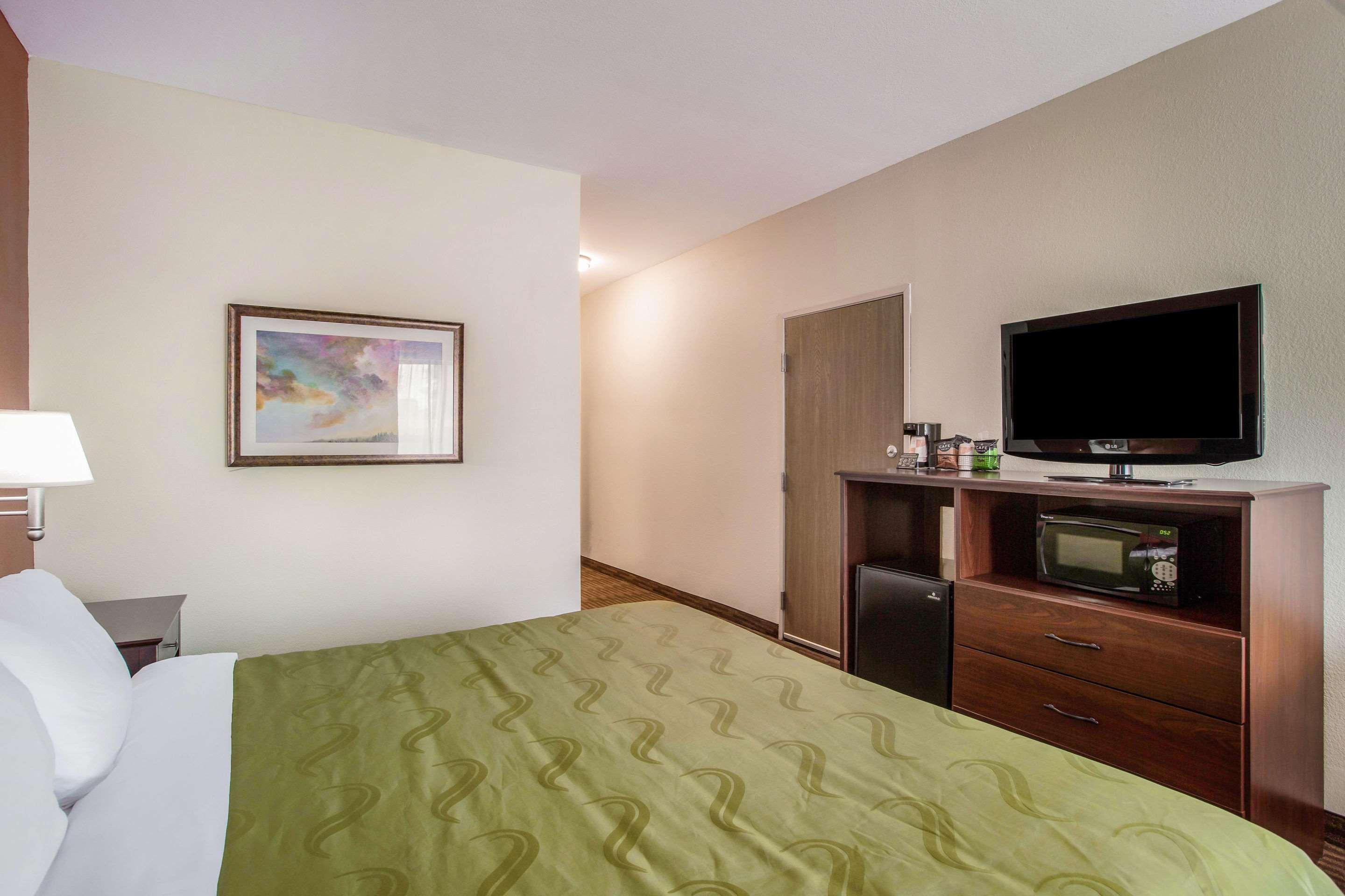 Quality Inn & Suites Lawrence - University Area Екстериор снимка