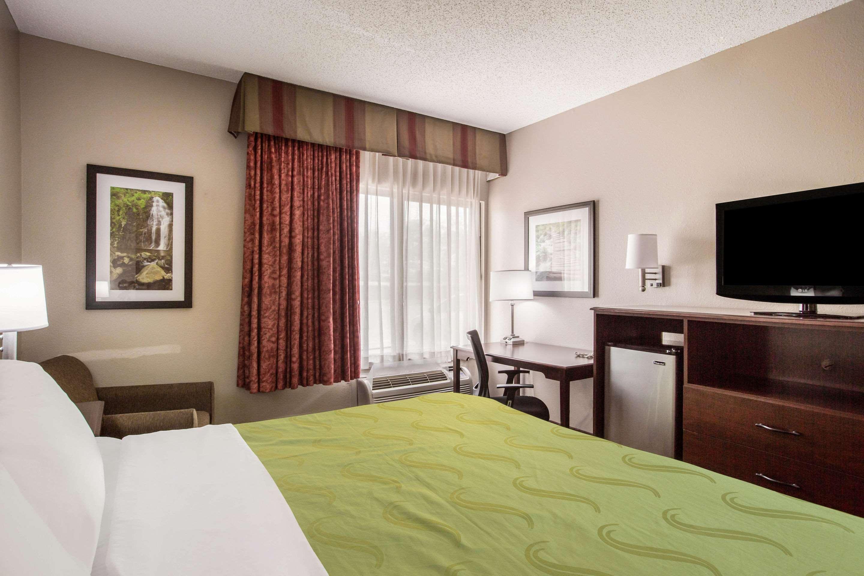 Quality Inn & Suites Lawrence - University Area Екстериор снимка