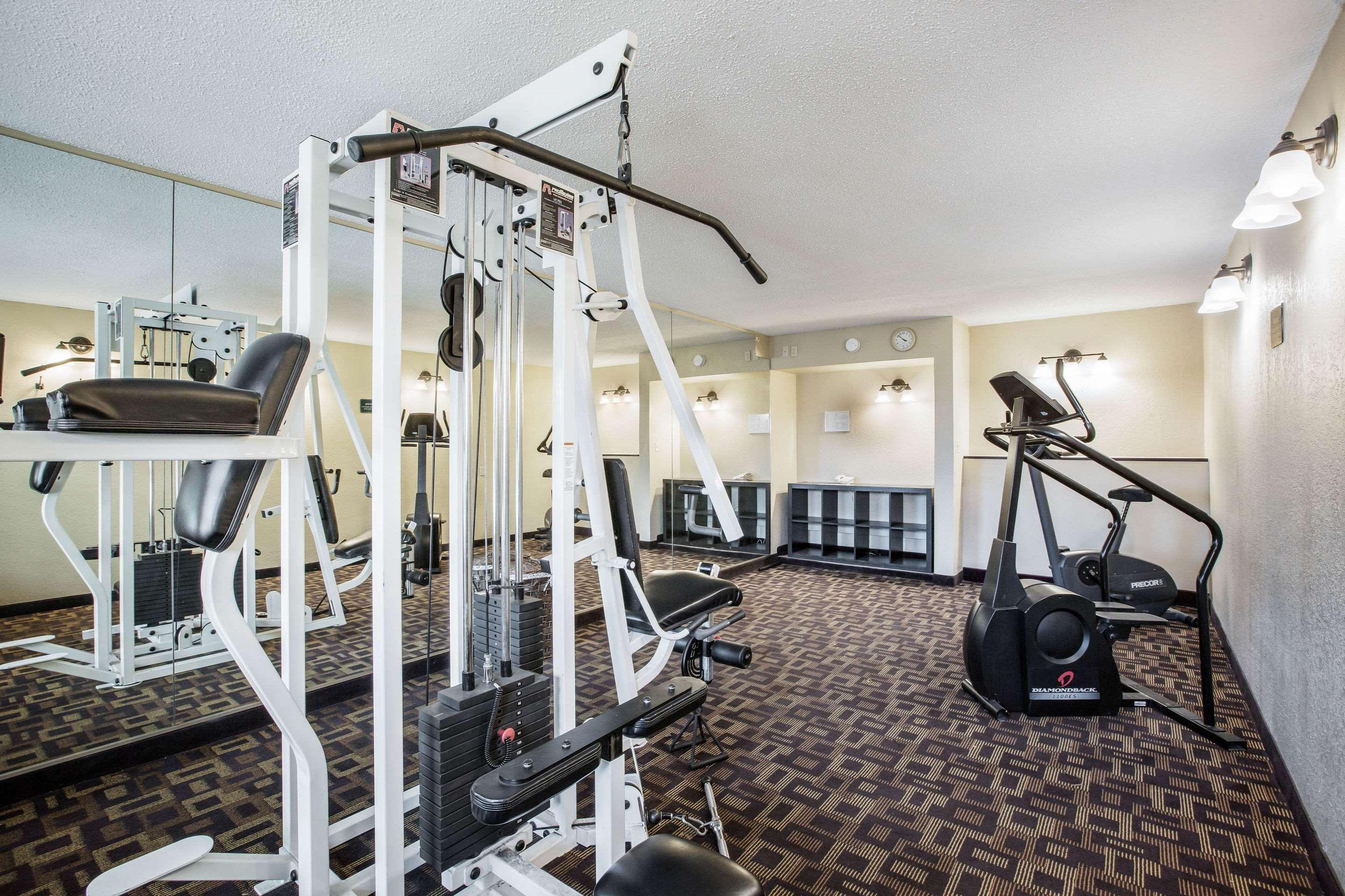 Quality Inn & Suites Lawrence - University Area Екстериор снимка