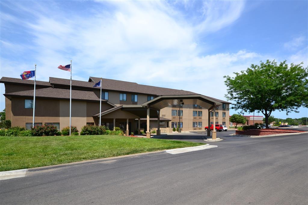 Quality Inn & Suites Lawrence - University Area Екстериор снимка