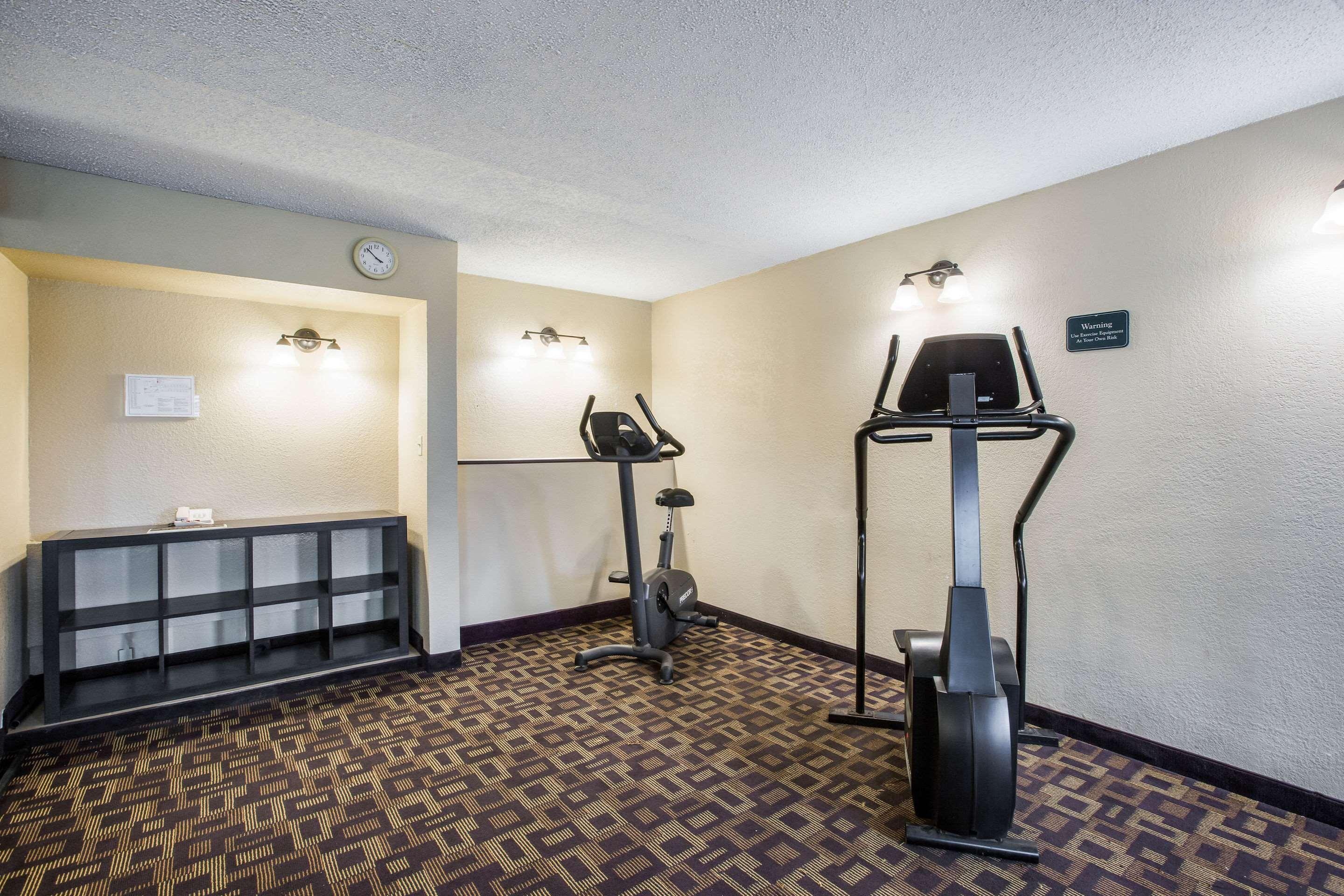 Quality Inn & Suites Lawrence - University Area Екстериор снимка