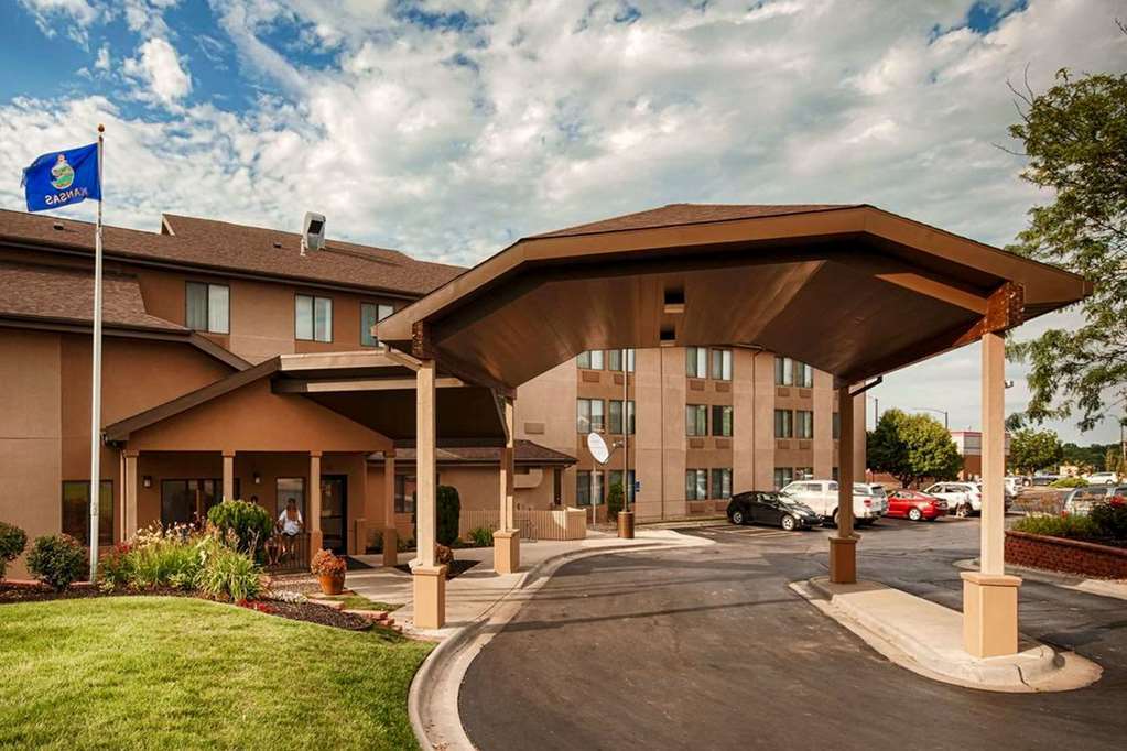Quality Inn & Suites Lawrence - University Area Екстериор снимка
