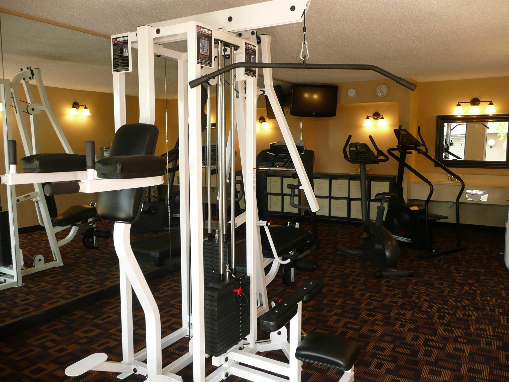 Quality Inn & Suites Lawrence - University Area Екстериор снимка