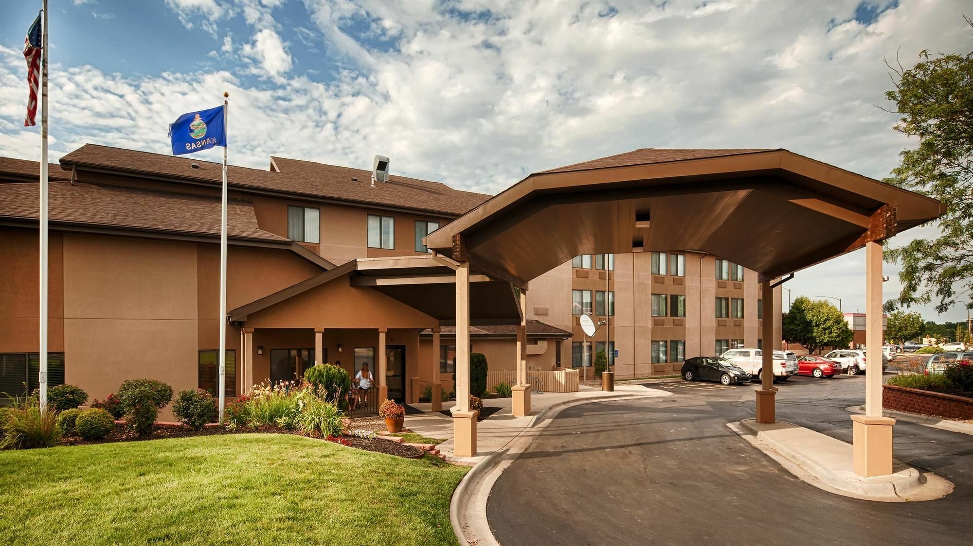 Quality Inn & Suites Lawrence - University Area Екстериор снимка